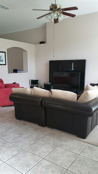 В аренду: $2,400 (3 спален, 2 ванн, 1857 Квадратных фут)