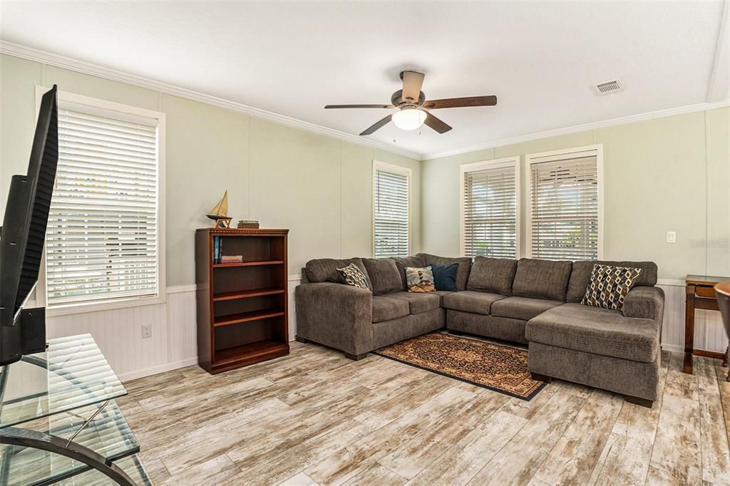 En Venta: $349,900 (2 camas, 2 baños, 1128 Pies cuadrados)