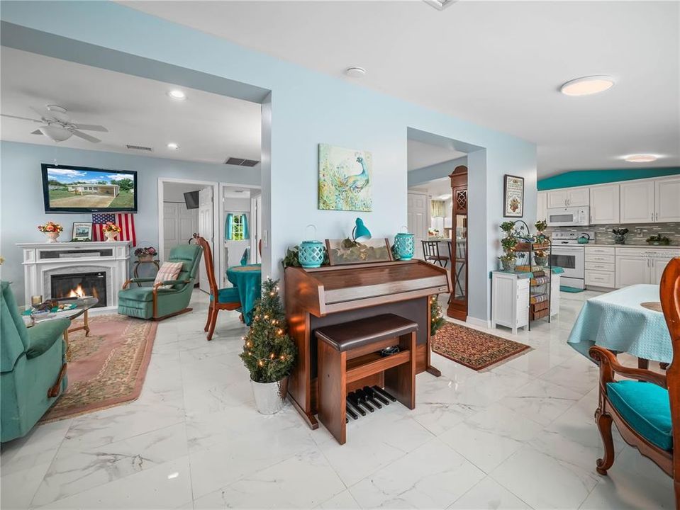 Active With Contract: $185,000 (2 beds, 2 baths, 1120 Square Feet)