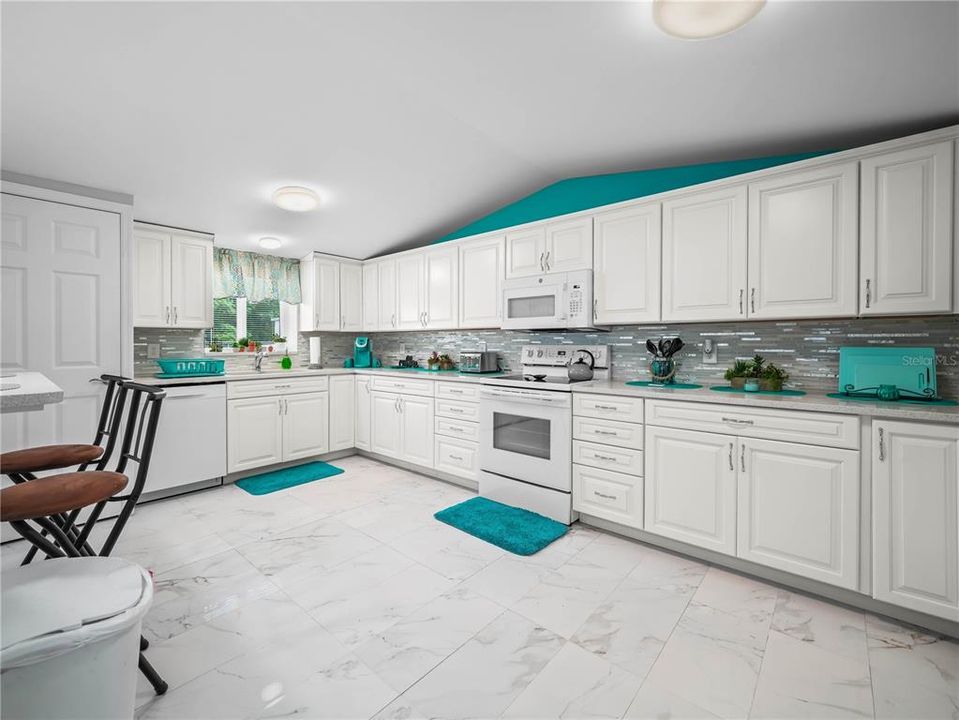 Active With Contract: $185,000 (2 beds, 2 baths, 1120 Square Feet)