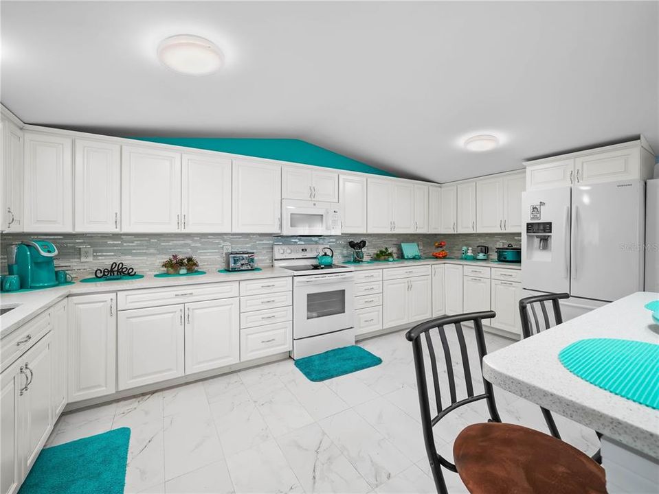 Active With Contract: $185,000 (2 beds, 2 baths, 1120 Square Feet)