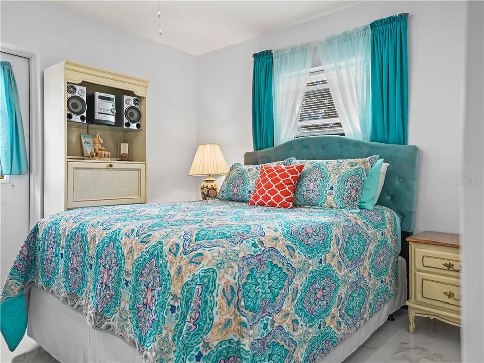 Active With Contract: $185,000 (2 beds, 2 baths, 1120 Square Feet)