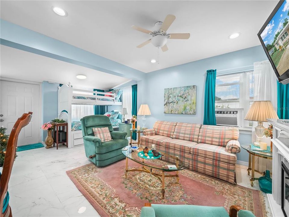 Active With Contract: $185,000 (2 beds, 2 baths, 1120 Square Feet)