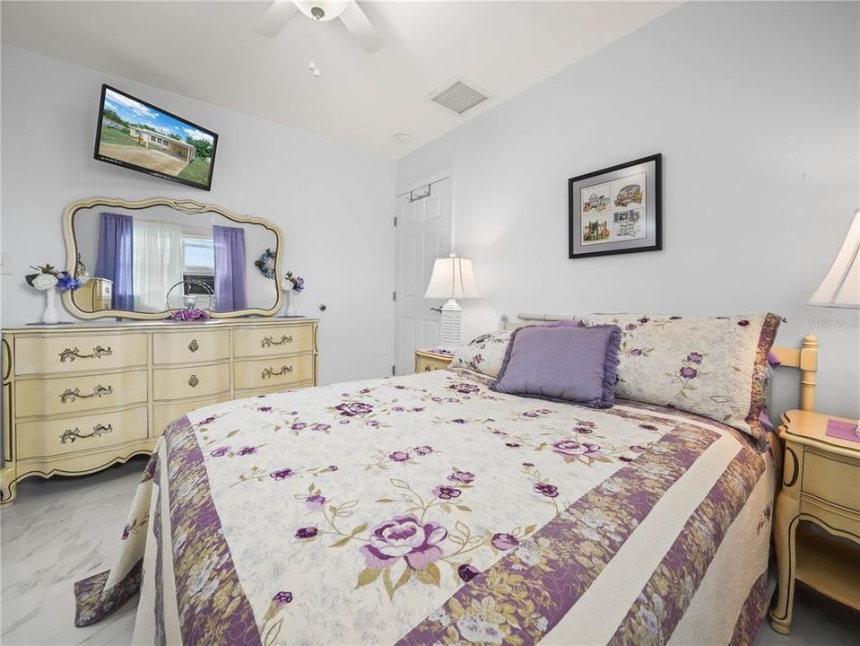 Active With Contract: $185,000 (2 beds, 2 baths, 1120 Square Feet)