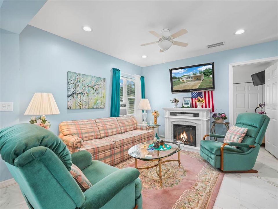 Active With Contract: $185,000 (2 beds, 2 baths, 1120 Square Feet)