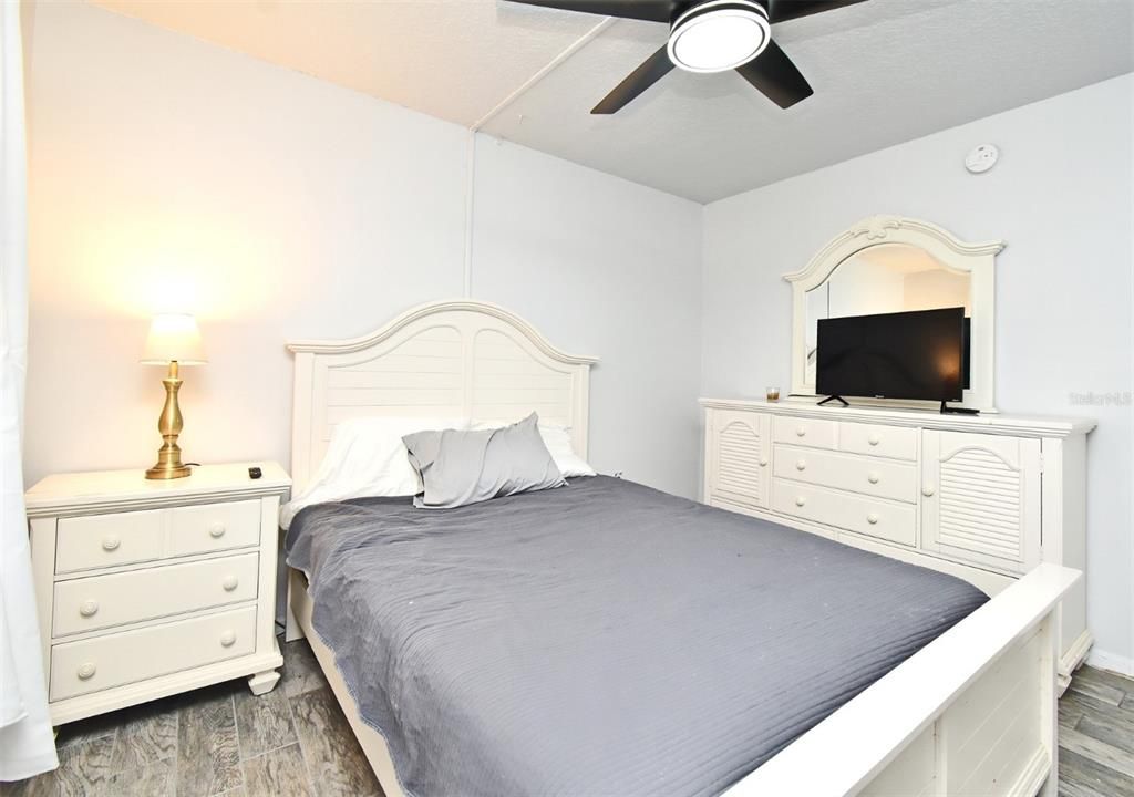 For Sale: $489,900 (2 beds, 20 baths, 1125 Square Feet)