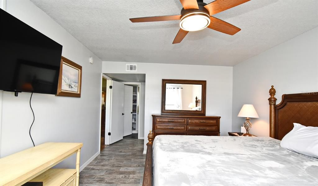 For Sale: $489,900 (2 beds, 20 baths, 1125 Square Feet)