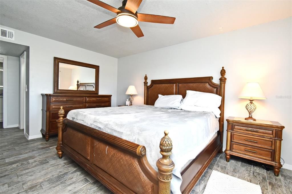 For Sale: $489,900 (2 beds, 20 baths, 1125 Square Feet)