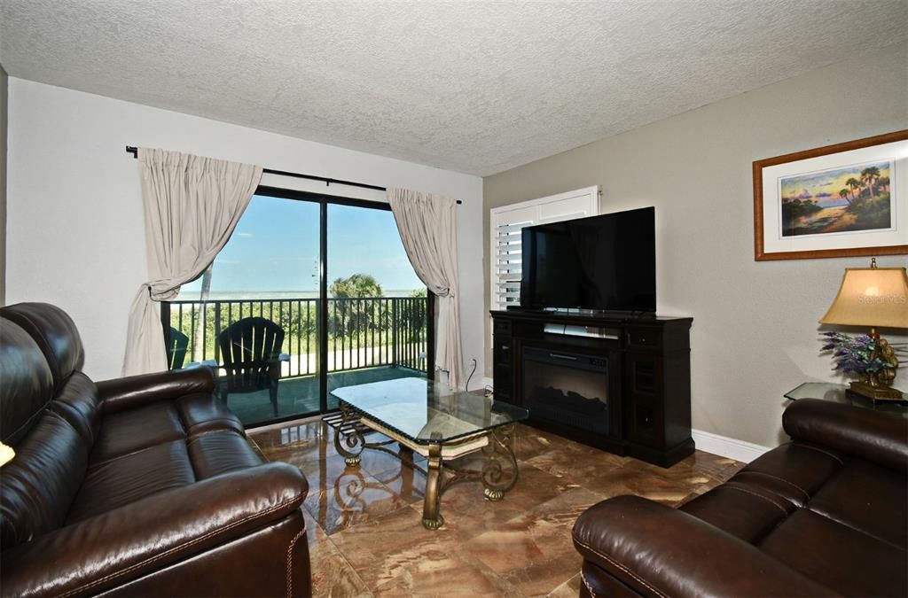 For Sale: $489,900 (2 beds, 20 baths, 1125 Square Feet)