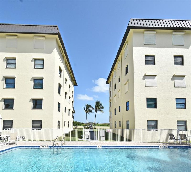 For Sale: $489,900 (2 beds, 20 baths, 1125 Square Feet)