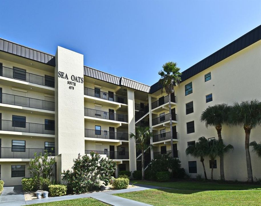 For Sale: $489,900 (2 beds, 20 baths, 1125 Square Feet)