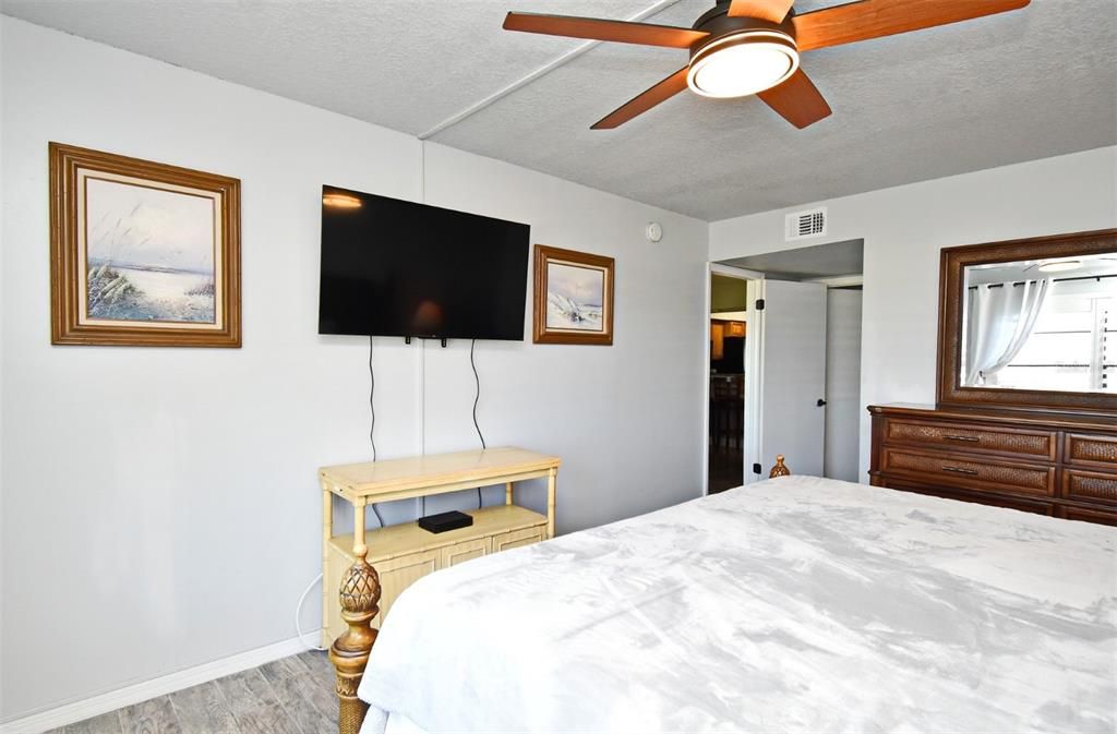 For Sale: $489,900 (2 beds, 20 baths, 1125 Square Feet)