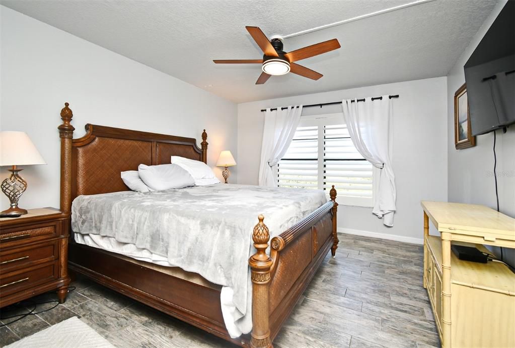 For Sale: $489,900 (2 beds, 20 baths, 1125 Square Feet)