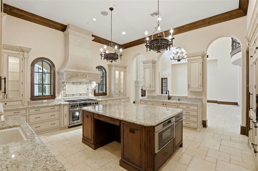 For Sale: $8,950,000 (7 beds, 9 baths, 11255 Square Feet)