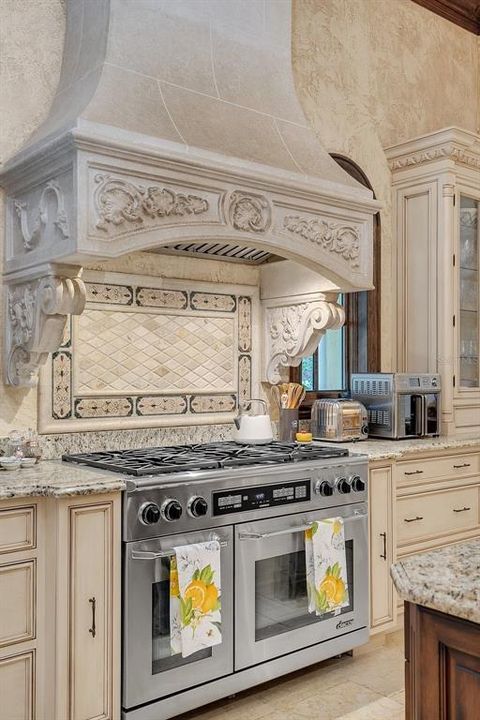 For Sale: $8,950,000 (7 beds, 9 baths, 11255 Square Feet)