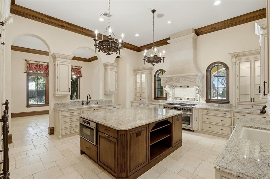 For Sale: $8,950,000 (7 beds, 9 baths, 11255 Square Feet)