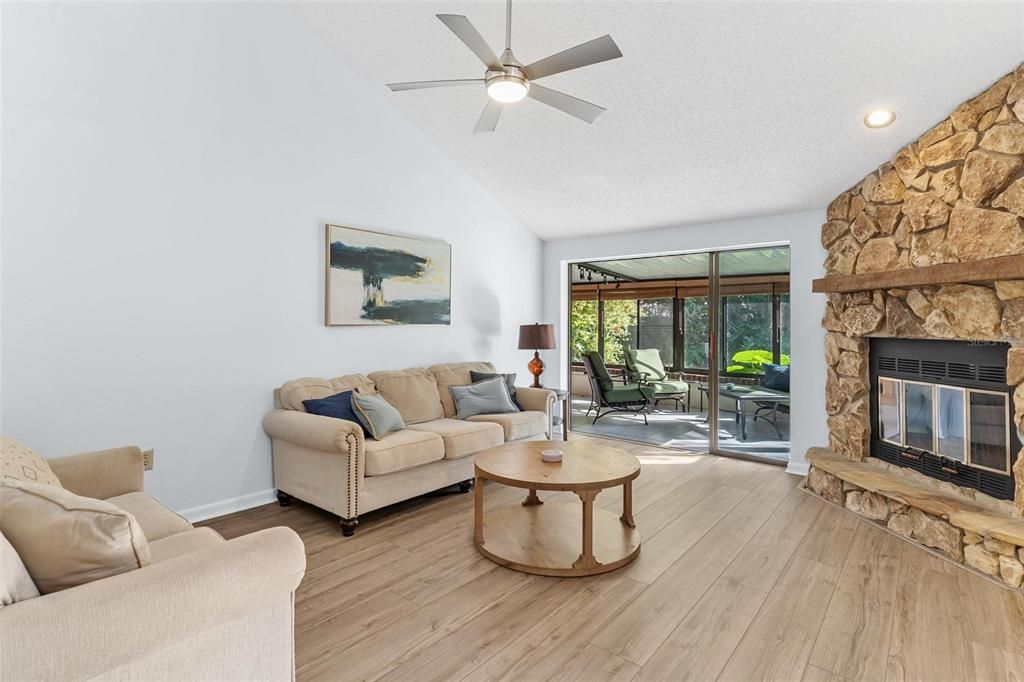 En Venta: $299,900 (3 camas, 2 baños, 1497 Pies cuadrados)