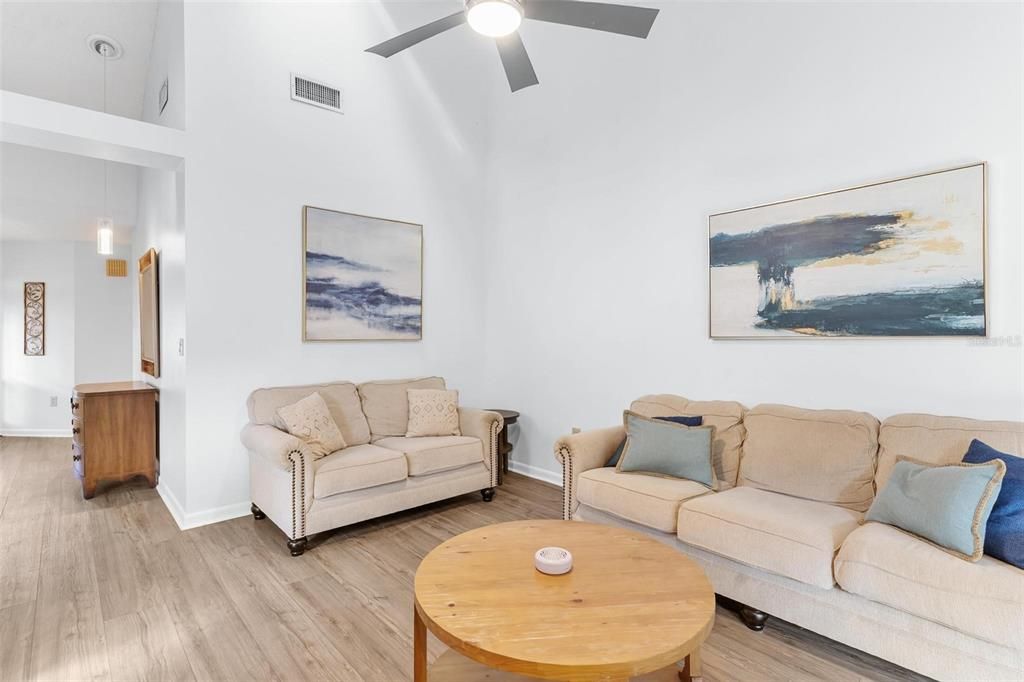 En Venta: $299,900 (3 camas, 2 baños, 1497 Pies cuadrados)