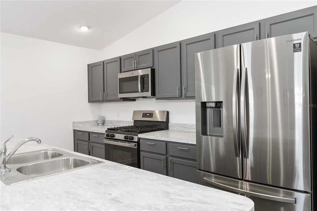 На продажу: $246,000 (2 спален, 2 ванн, 1051 Квадратных фут)