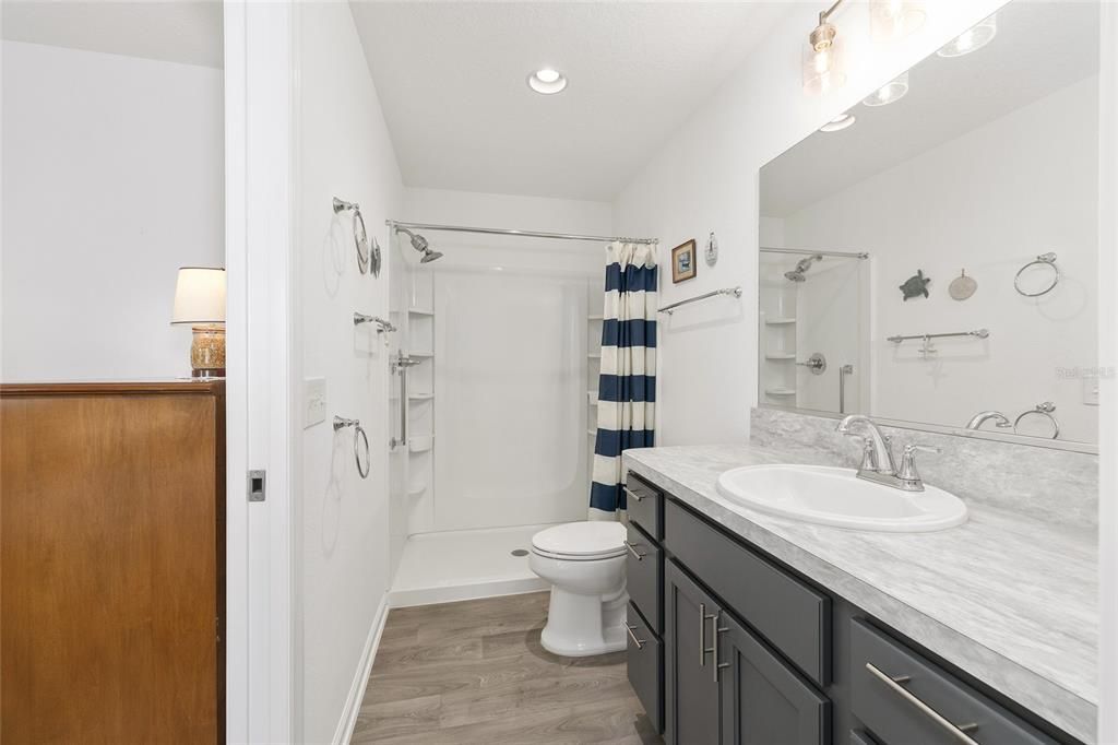 На продажу: $246,000 (2 спален, 2 ванн, 1051 Квадратных фут)