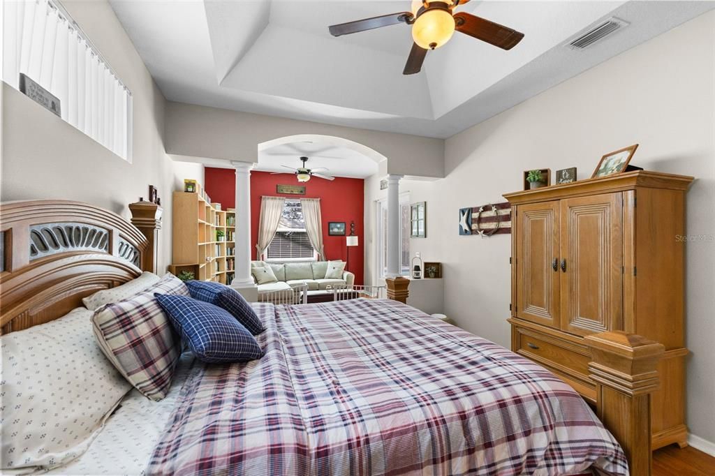 Activo con contrato: $604,900 (4 camas, 3 baños, 2775 Pies cuadrados)