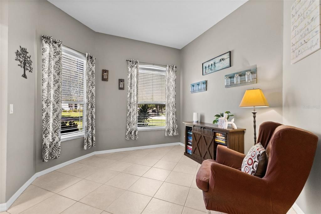 Activo con contrato: $604,900 (4 camas, 3 baños, 2775 Pies cuadrados)