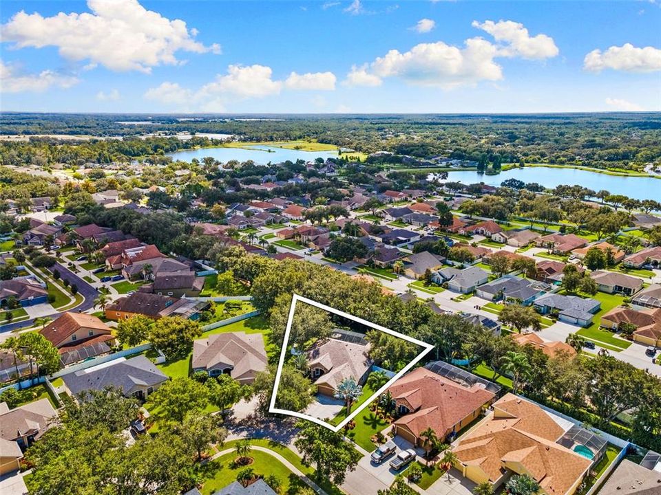 Activo con contrato: $604,900 (4 camas, 3 baños, 2775 Pies cuadrados)