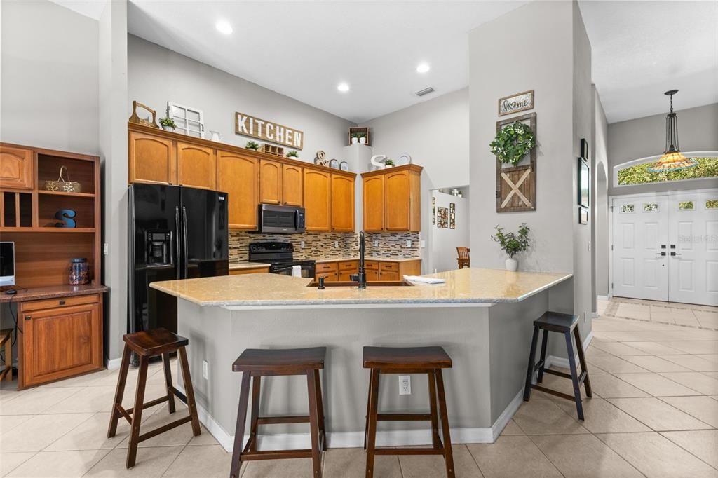 Activo con contrato: $604,900 (4 camas, 3 baños, 2775 Pies cuadrados)