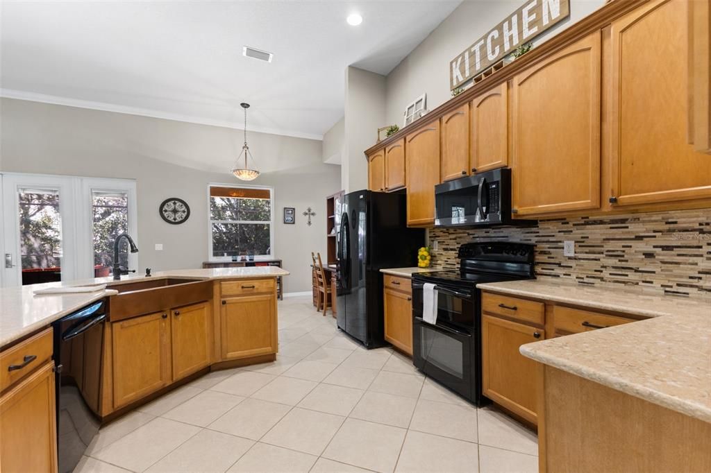 Activo con contrato: $604,900 (4 camas, 3 baños, 2775 Pies cuadrados)