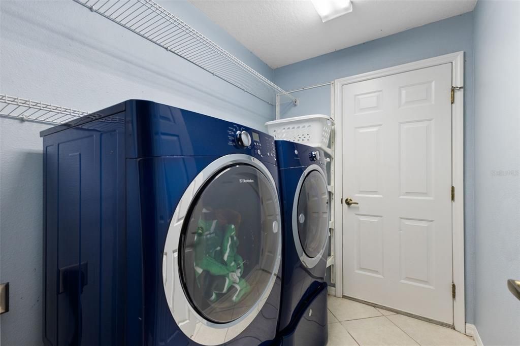 Activo con contrato: $604,900 (4 camas, 3 baños, 2775 Pies cuadrados)