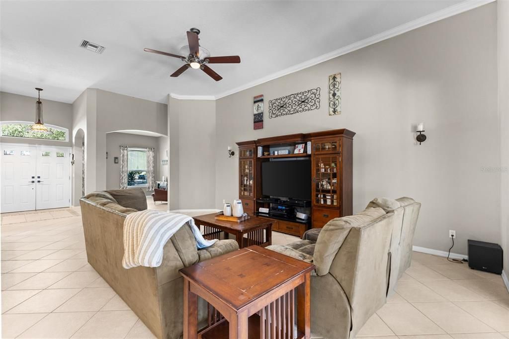 Activo con contrato: $604,900 (4 camas, 3 baños, 2775 Pies cuadrados)