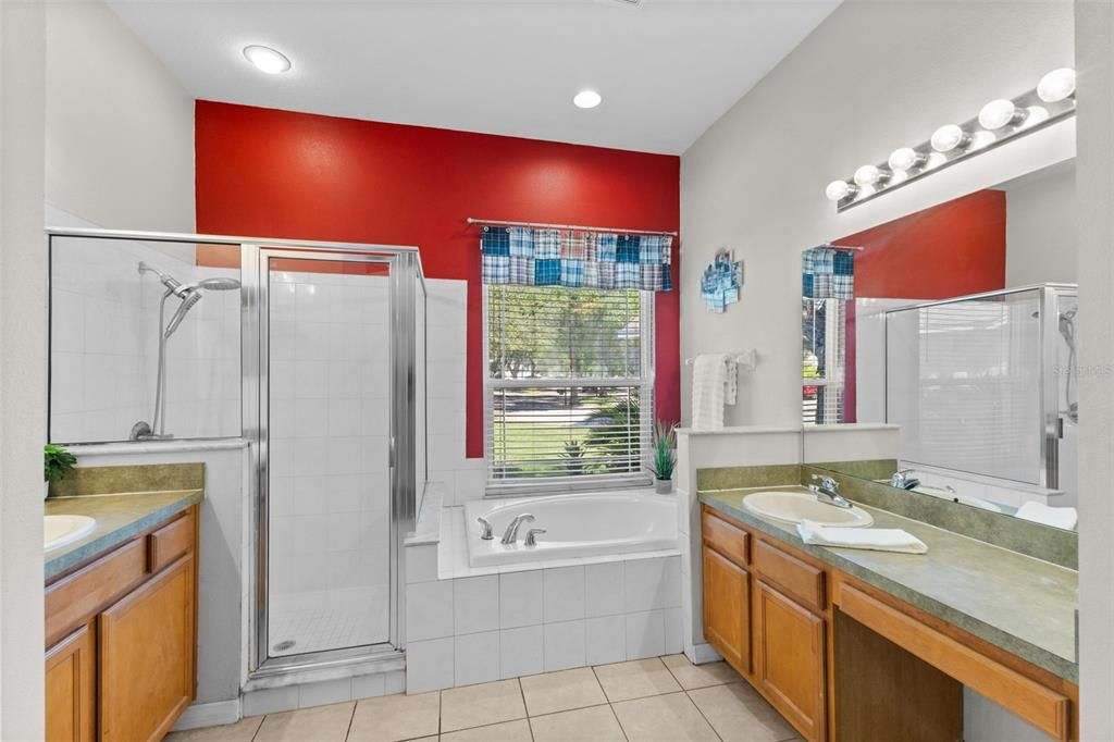 Activo con contrato: $604,900 (4 camas, 3 baños, 2775 Pies cuadrados)