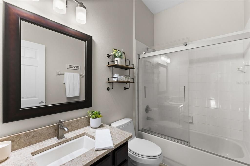 Activo con contrato: $604,900 (4 camas, 3 baños, 2775 Pies cuadrados)