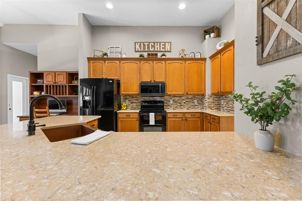 Activo con contrato: $604,900 (4 camas, 3 baños, 2775 Pies cuadrados)