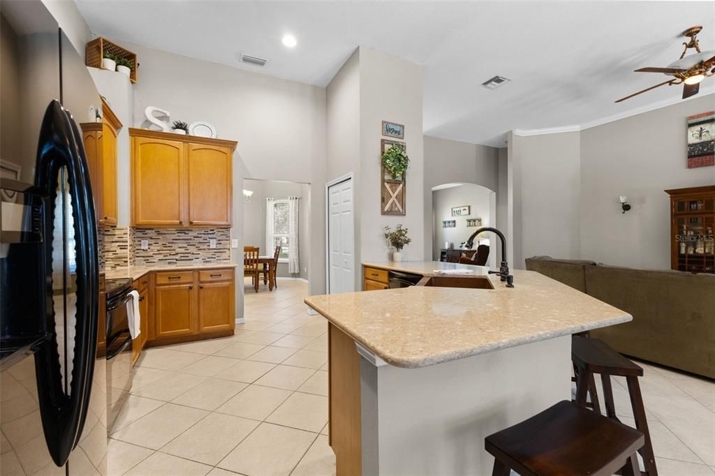 Activo con contrato: $604,900 (4 camas, 3 baños, 2775 Pies cuadrados)