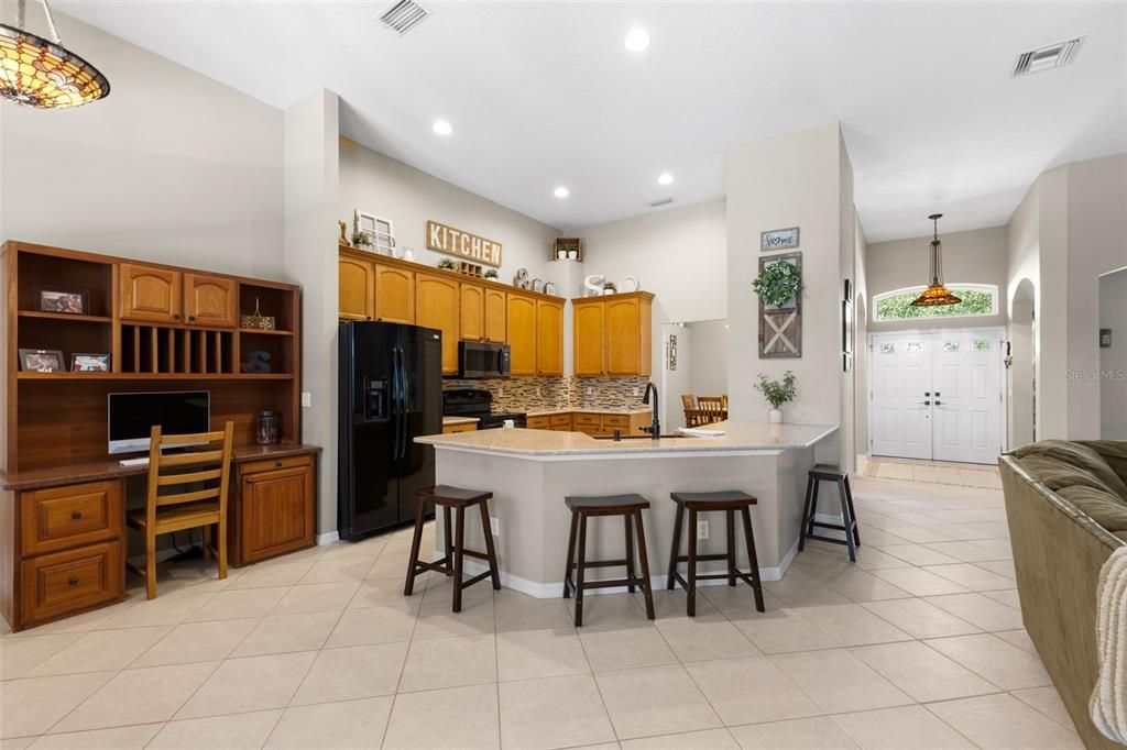 Activo con contrato: $604,900 (4 camas, 3 baños, 2775 Pies cuadrados)