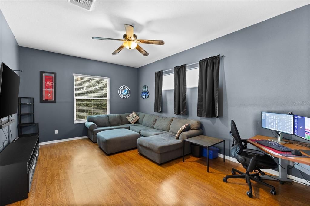 Activo con contrato: $604,900 (4 camas, 3 baños, 2775 Pies cuadrados)