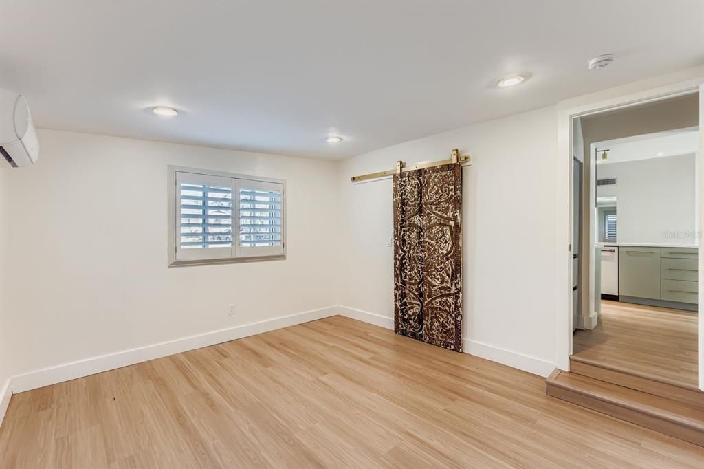 待售: $650,000 (4 贝兹, 2 浴室, 1657 平方英尺)