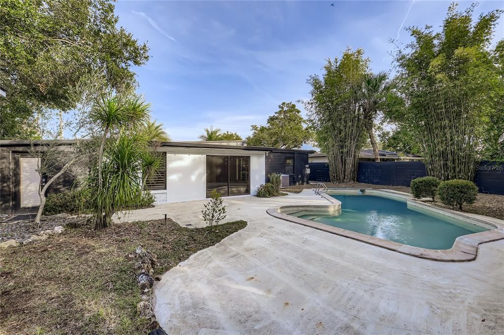 待售: $650,000 (4 贝兹, 2 浴室, 1657 平方英尺)