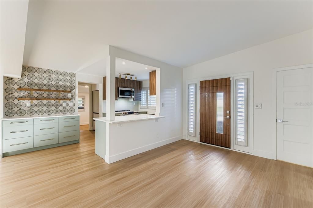 待售: $650,000 (4 贝兹, 2 浴室, 1657 平方英尺)