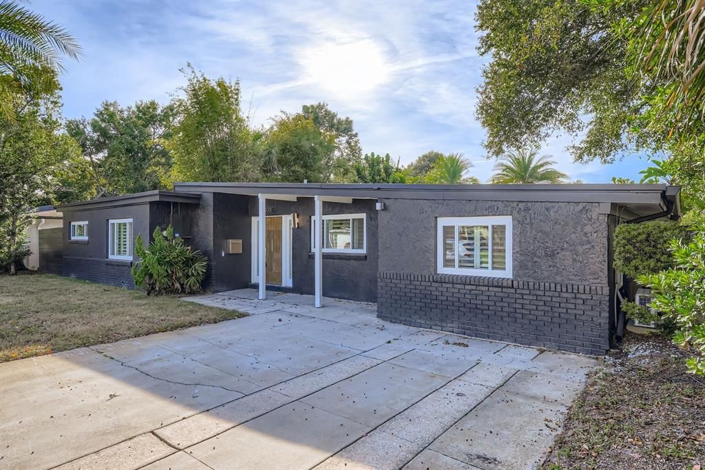 待售: $650,000 (4 贝兹, 2 浴室, 1657 平方英尺)