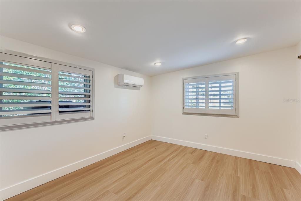 待售: $650,000 (4 贝兹, 2 浴室, 1657 平方英尺)