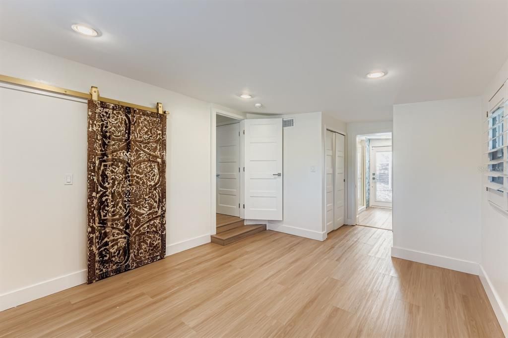 待售: $650,000 (4 贝兹, 2 浴室, 1657 平方英尺)