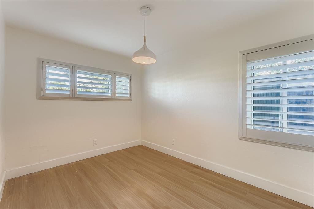 待售: $650,000 (4 贝兹, 2 浴室, 1657 平方英尺)