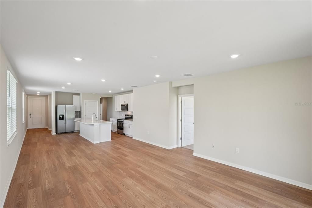 Active With Contract: $314,995 (4 beds, 2 baths, 1687 Square Feet)