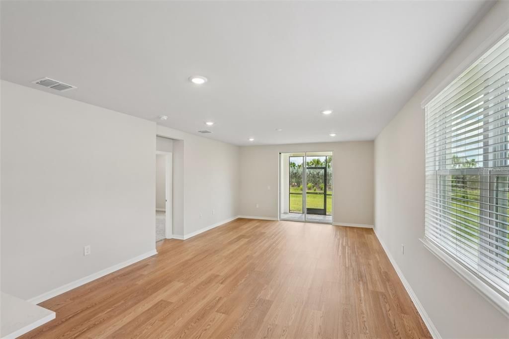 Active With Contract: $314,995 (4 beds, 2 baths, 1687 Square Feet)