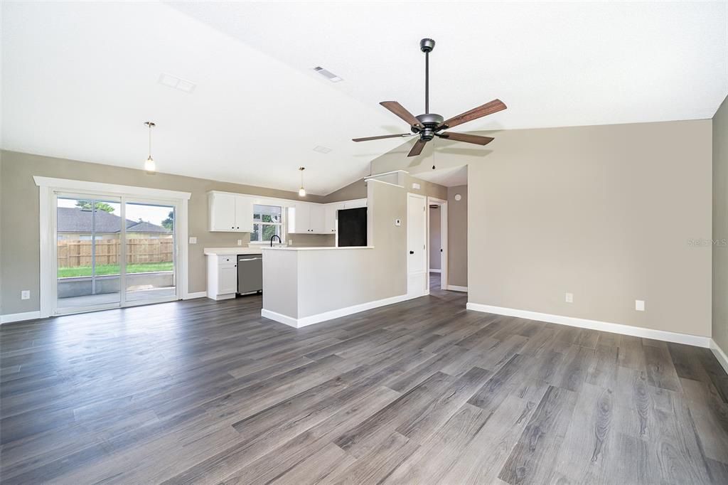 待售: $289,900 (3 贝兹, 2 浴室, 1142 平方英尺)