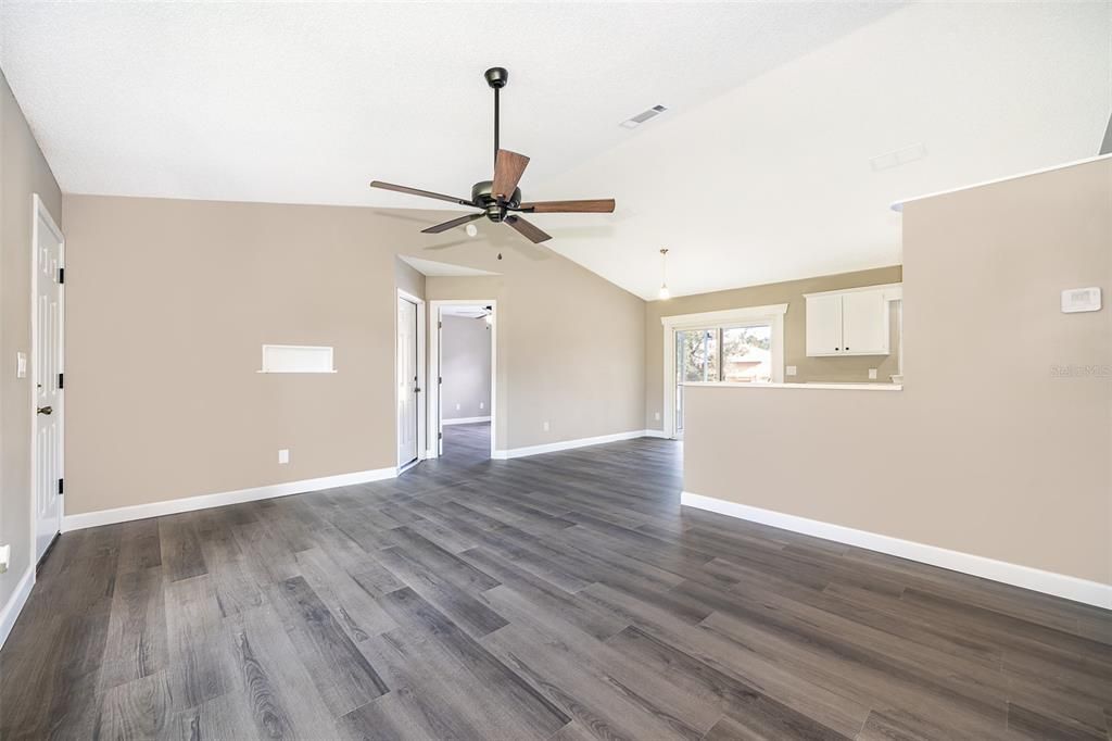 待售: $289,900 (3 贝兹, 2 浴室, 1142 平方英尺)