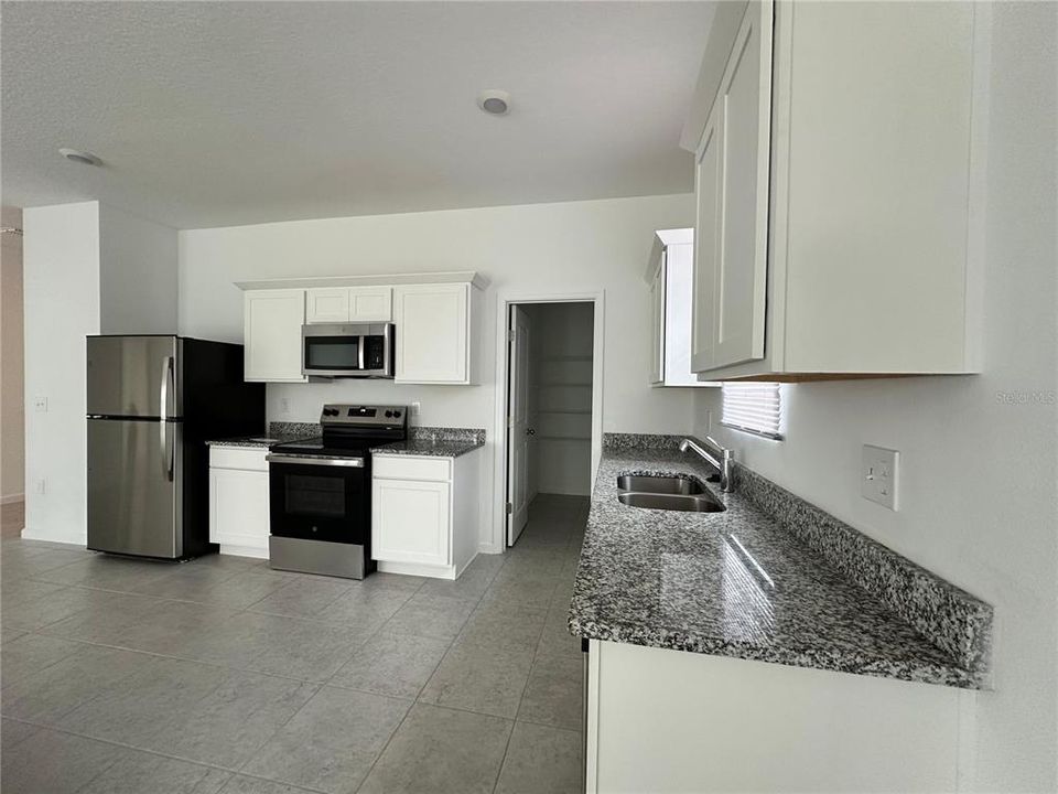 待售: $296,000 (3 贝兹, 2 浴室, 1589 平方英尺)