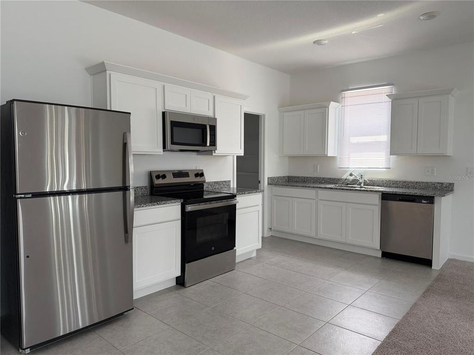 待售: $296,000 (3 贝兹, 2 浴室, 1589 平方英尺)